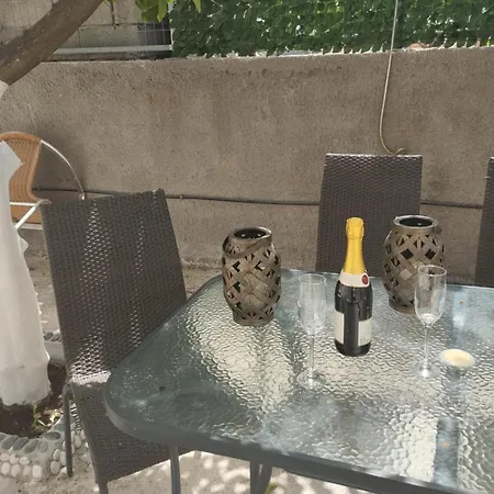 아파트 Sonia Apartment, Pilona Village *